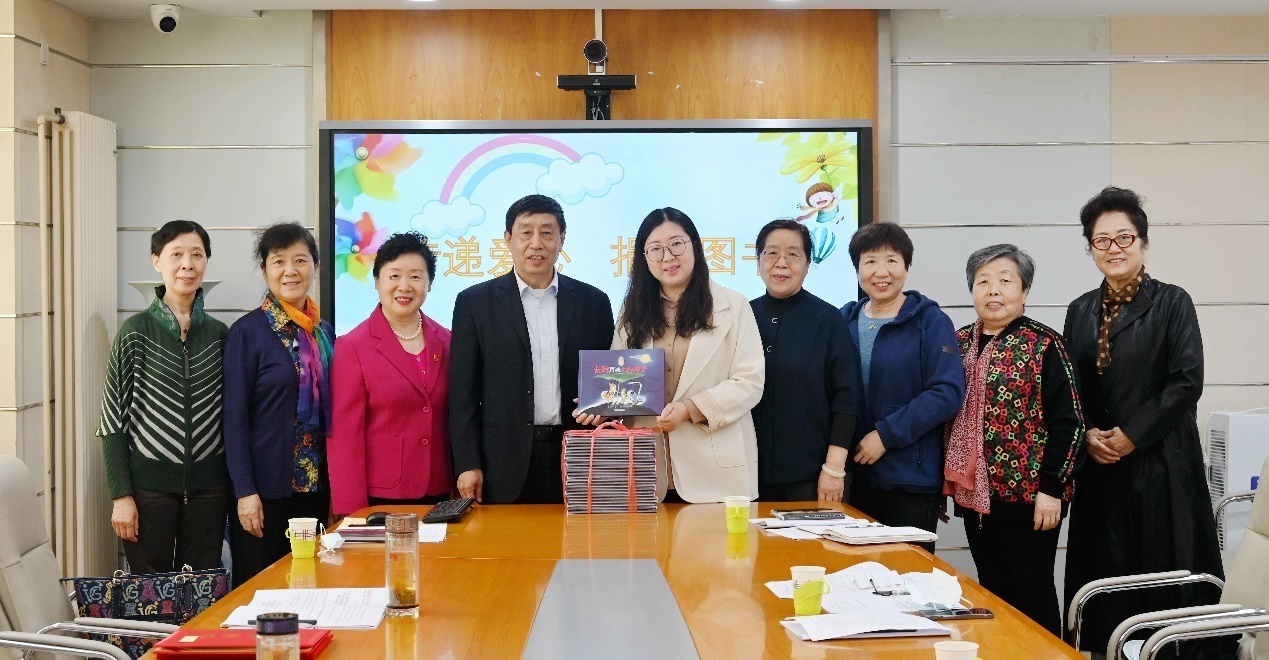关爱儿童教育，中华儿慈会向全市127所幼儿园捐赠1700册绘本