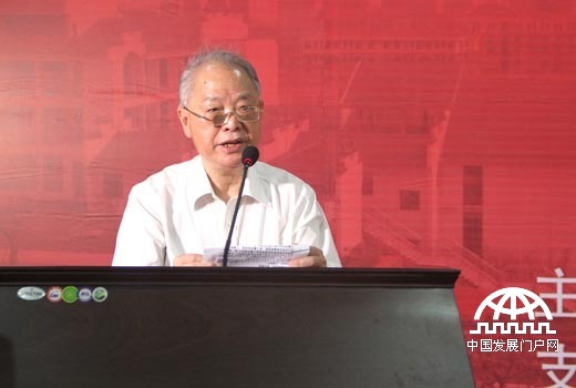 2014年6月7日，由中华少年儿童慈善救助基金会发起建设的共青儿童村正式建成启用，中华儿慈会名誉理事长魏久明在座谈会上讲话。中国网/中国发展门户网 魏博 摄