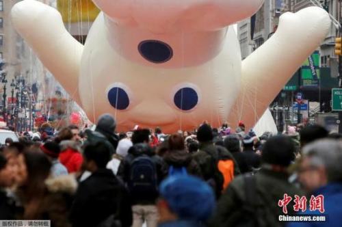 当地时间11月24日，第90届梅西百货感恩节大游行在美国纽约举行。这是美国历史最悠久、最有影响力的感恩节盛典。